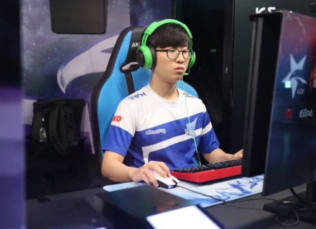 在赛场上展 在赛场上展