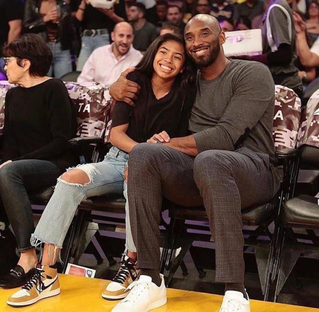 在篮板与轮 在篮板与轮